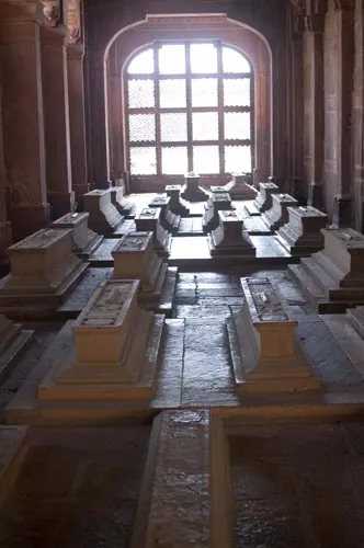 Hroby - Veľká mešita vo Fatehpur Sikri, neďaleko Agry.