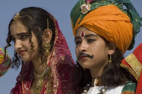 Súťaž detí v napodobnení miestnej odrody príbehu o Rómeovi a Júlii... (Jaisalmer)