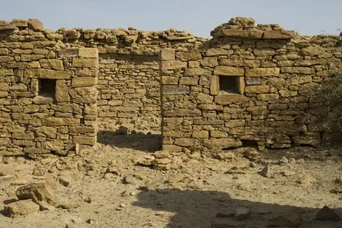 Domy v opustenej dedine Kuldhara (neďaleko Jaisalmeru)