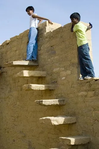 Turisti v prázdnej dedine (Jaisalmer)