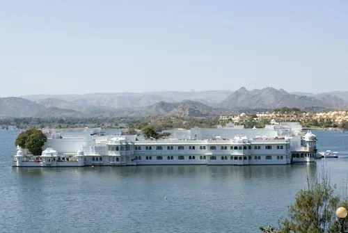 Lake Palace Hotel na ostrove Jagniwas (Udaipur)