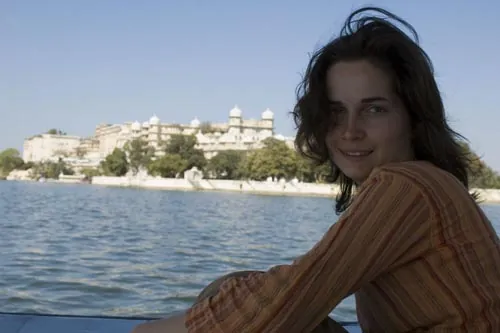 Stanka na loďke počas plavby po jazere Pichola (Udaipur)