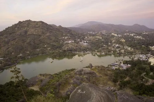 Výhľad na jazero Nakki (Mt Abu)
