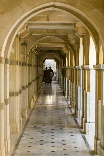 Chodba a indickí turisti (Palitana)