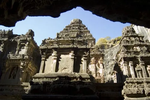 Kailasa Temple - všetko je vysakané z jednej skaly (Ellora)