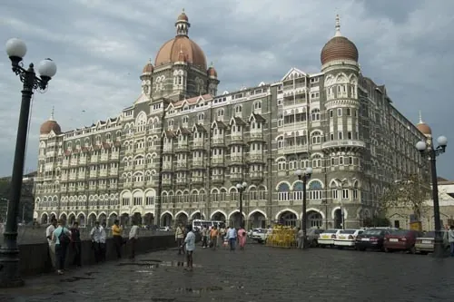 Taj Mahal Palace - hotel s reštauráciami a barmi  (Bombay)