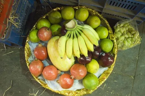 Ovocný kôš na zeleninovom trhu...  (Bombay)
